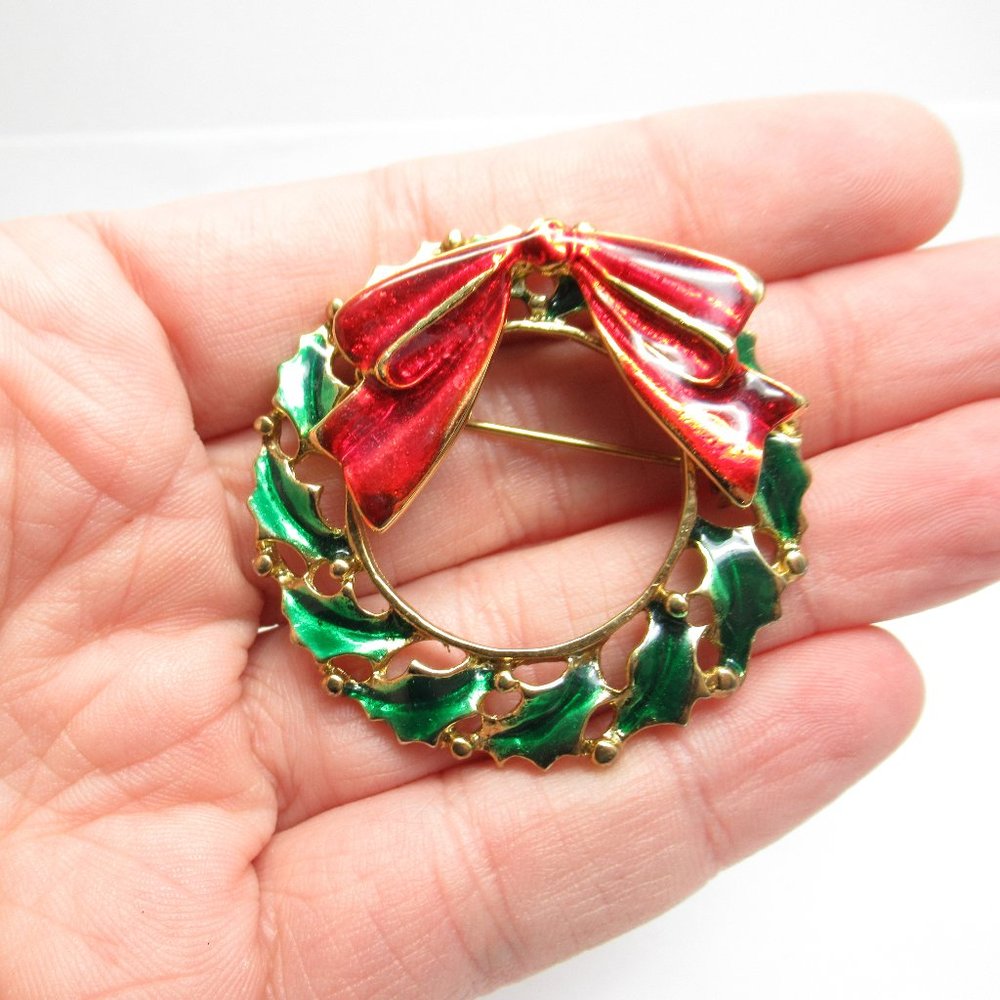 Vintage enamel Wreath Brooch